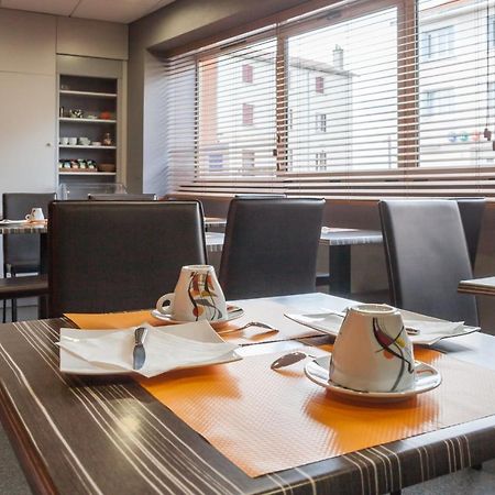 Logis Hotel Les Voyageurs Lezoux Екстериор снимка