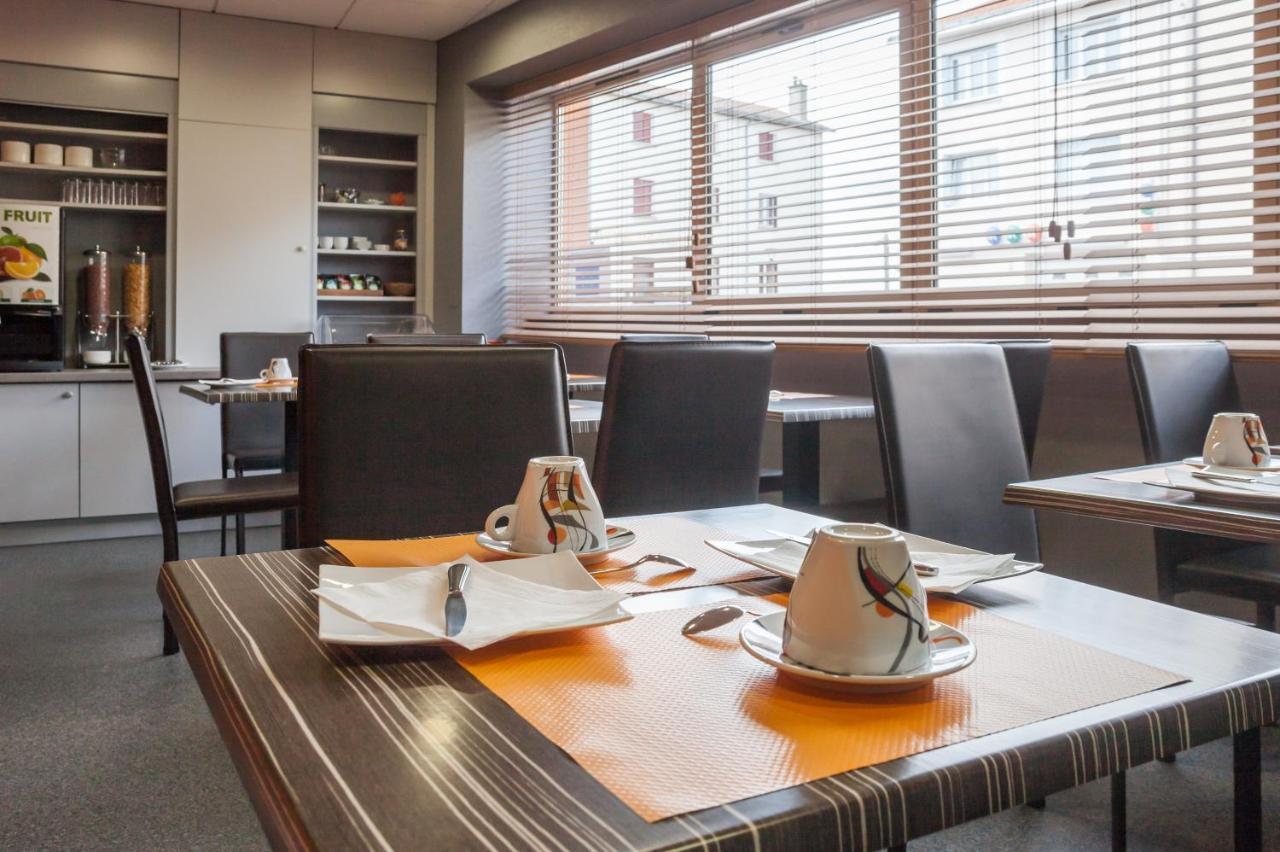 Logis Hotel Les Voyageurs Lezoux Екстериор снимка